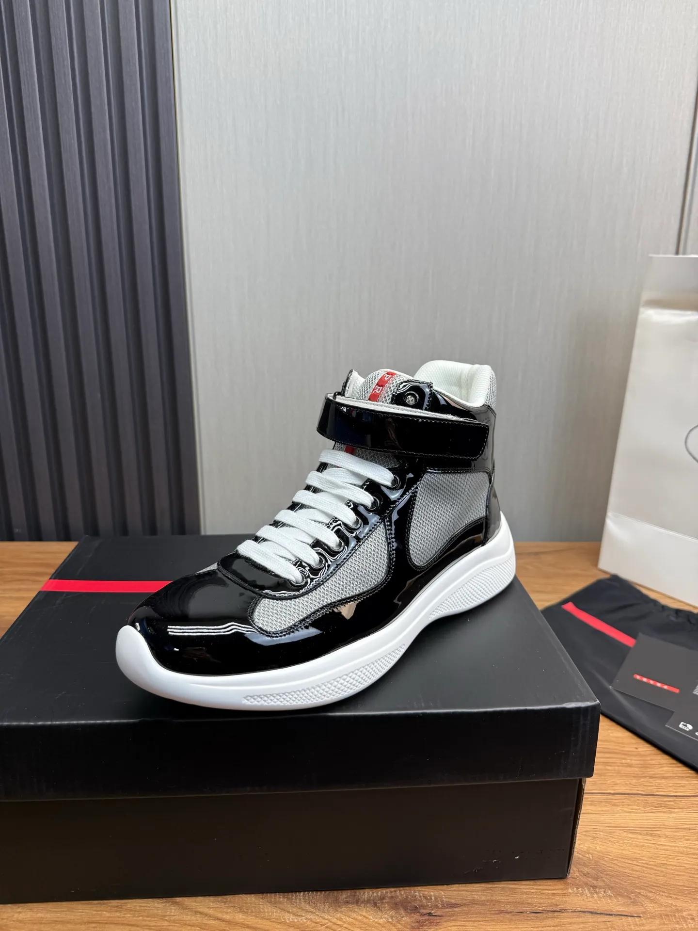 Men's shoes 700💰 [PRADA] Hot selling items🔥Must be recommended every day~~ Official website synchronized, 1:1 high quality shipments✔️ Imported cowhide fabric, cowhide lining, original bottom, high-end airplane box packaging🎁 38-45 (38.45 custom-made, non-refundable)